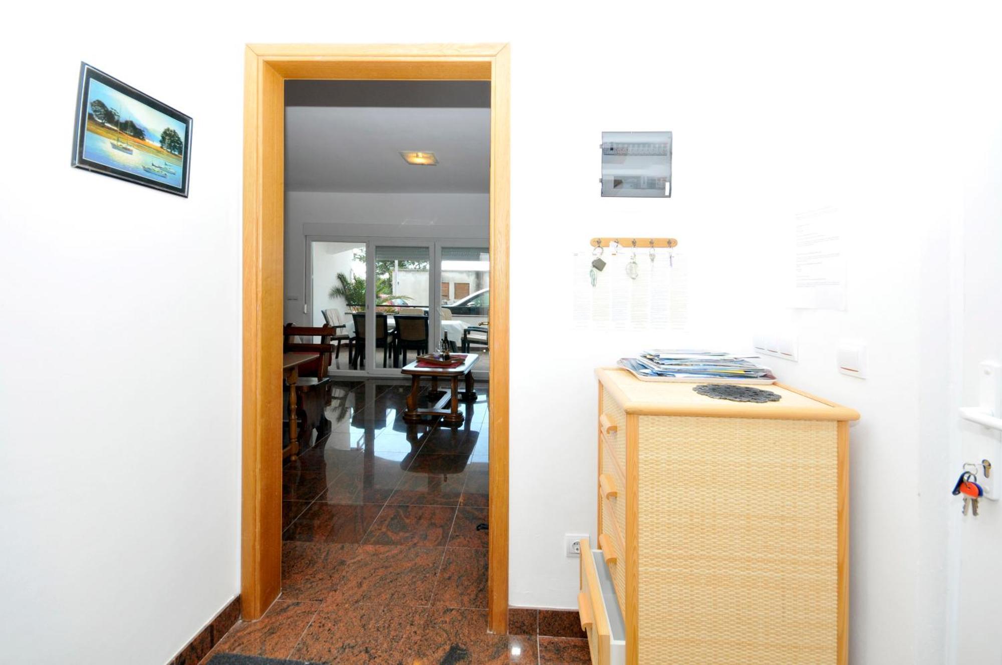 Apartmani Svalina - Seaview And 130M From Beach Трогир Экстерьер фото